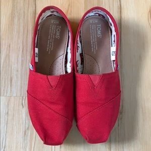 Red canvas classic TOMS